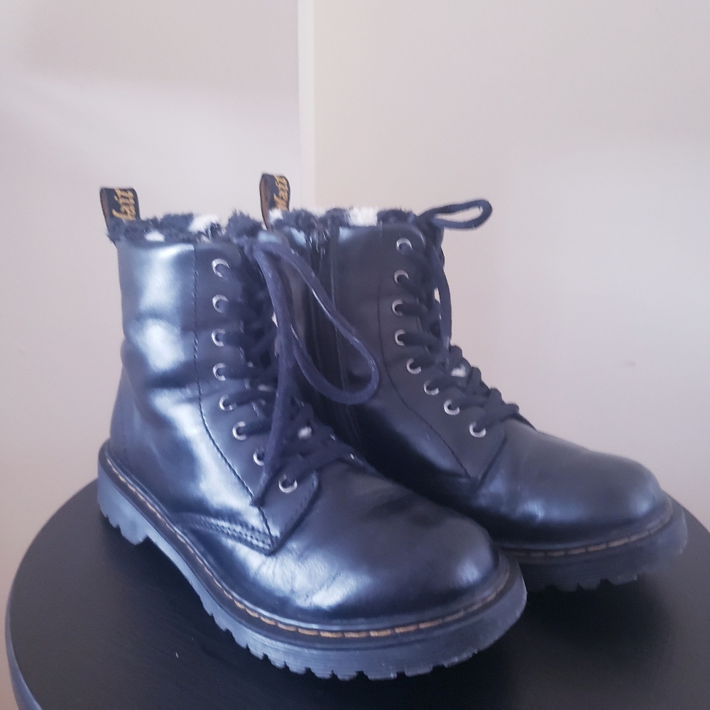 DR MARTENS Serena Leopard Faux Fur Lined Leather Boots Youth sz 3